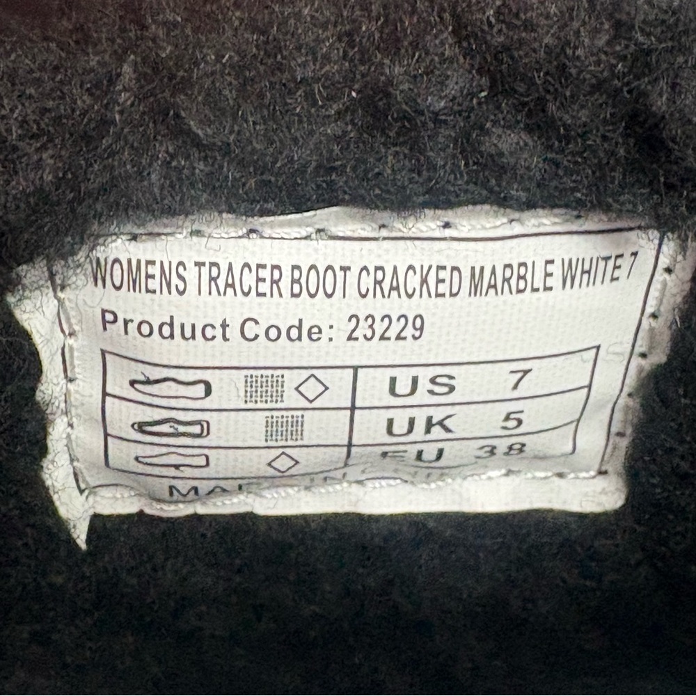 ARCTIX Womens sz 7 Cracked Marble White Quilted Faux Suede Tracer Boot NEW - Picture 10 of 12